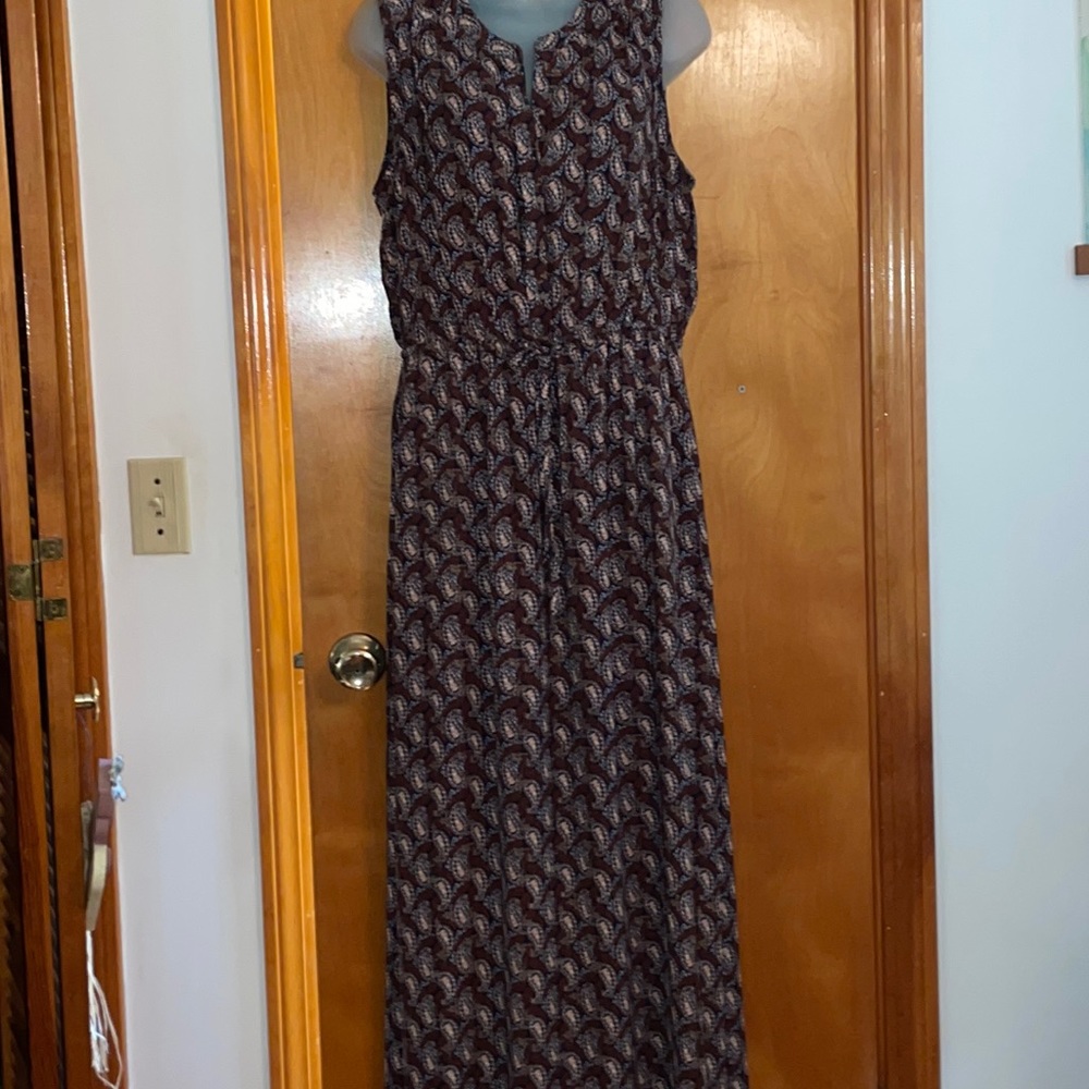 Brown paisley sleeveless lined maxi dress